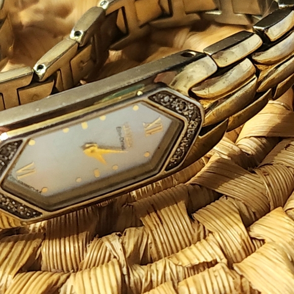 Women's silver-tone Citizens watch with a Mother-Of-Pearl face. - Picture 2 of 5